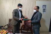رئیس شبکه بهداشت و درمان شهرستان رودان با حضور در اداره دامپزشکی شهرستان رودان، هفته دامپزشکی را به پرسنل این اداره تبریک گفت.