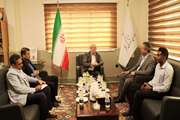دیدار مدیرکل و رئیس آزمایشگاه مرکزی، کنترل کیفی فراوردهای خام دامی اداره کل دامپزشکی استان هرمزگان و رئیس اداره دامپزشکی شهرستان قشم با فرماندار این شهرستان، ضمن تبریک هفته دولت، آخرین وضعیت پروژه تکمیل ساختمان فنی شهرستان و راهکارهای تسریع در روند اجرای آن مورد بررسی و گفت‌وگو قرار گرفت.