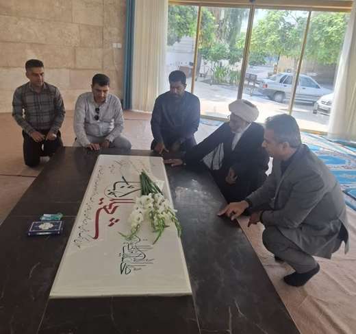 غبارروبی و عطرافشانی گلزار شهدای گمنام بندرعباس با حضور مدیرکل و کارکنان دامپزشکی هرمزگان