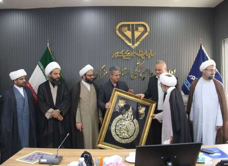 در این مراسم از زحمات ۲۷ ساله حاج‌آقا حمزه‌ای تقدیر و سرپرست جدید دفتر نمایندگی ولی فقیه در اداره کل دامپزشکی هرمزگان ، حجت الاسلام و المسلمین سلمان محبی، معرفی شد.