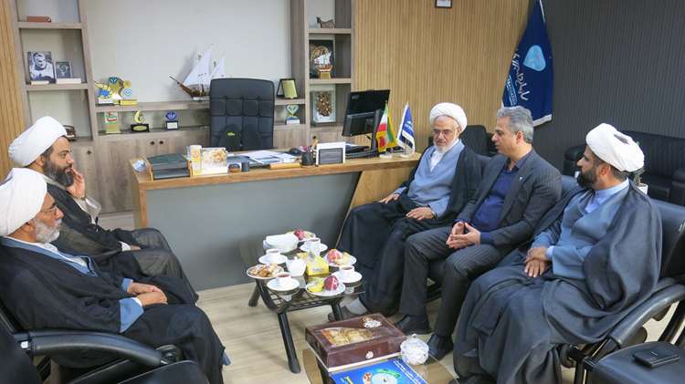حضور نماینده ولی فقیه در استان هرمزگان، به مناسبت هفته دامپزشکی در اداره کل دامپزشکی استان هرمزگان