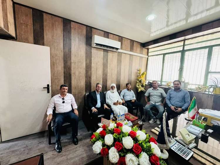 دیدار مدیرکل دامپزشکی هرمزگان با کارکنان اداره دامپزشکی شهرستان بستک و تجلیل از پیشکسوت این مجموعه
